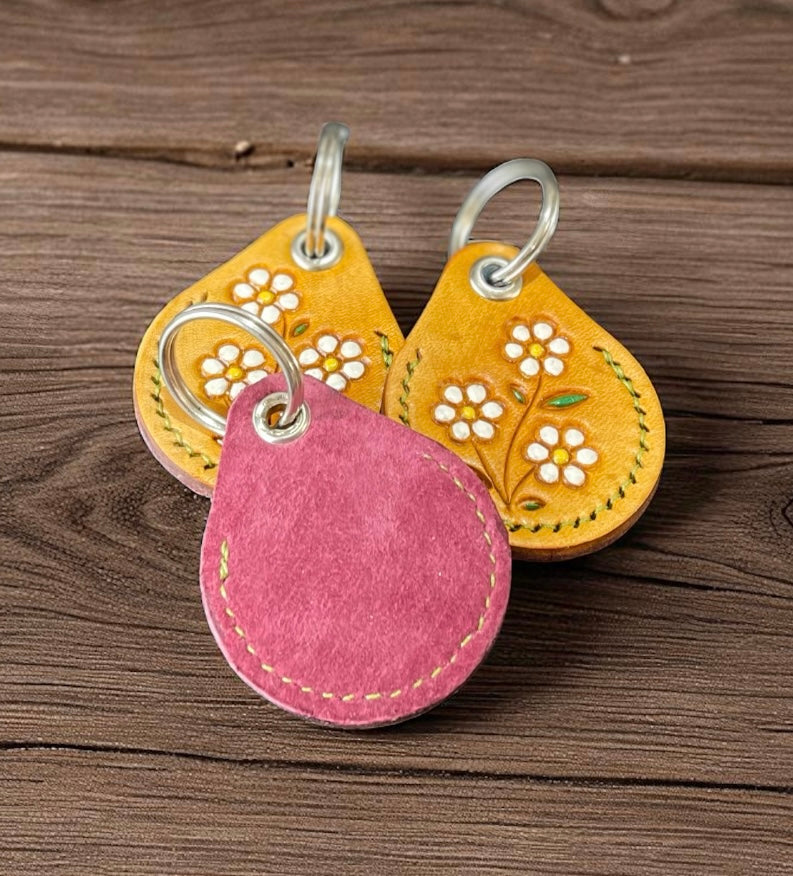 White Daisy key ring