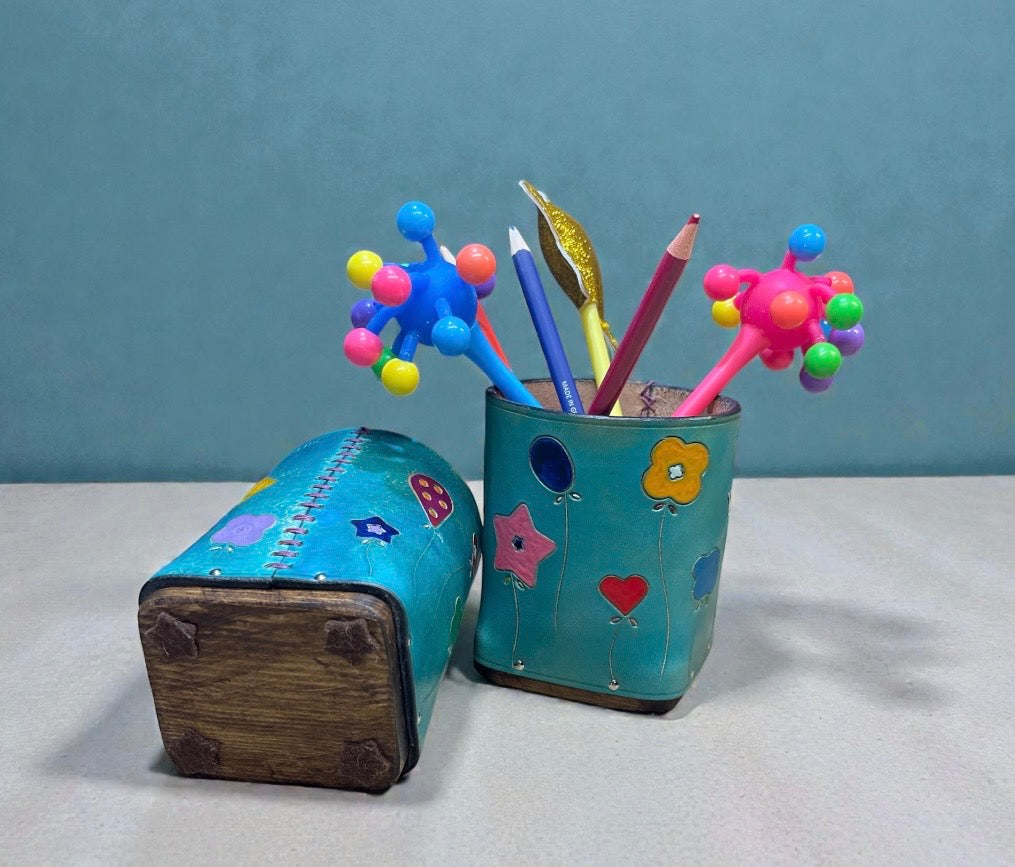 Balloon pen pot