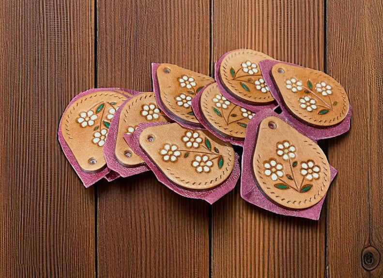 White Daisy key ring